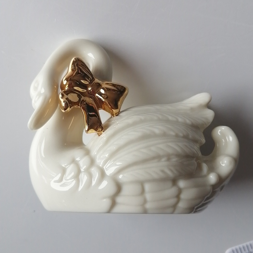 Mikasa Swan Place Card Holder Fine Porcelain Wedding Bells Collection - Picture 4 of 8